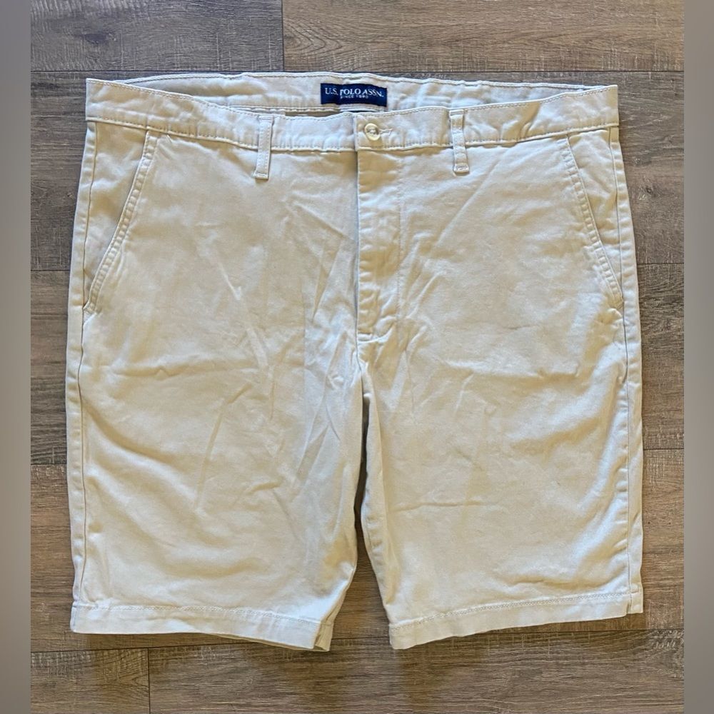U.S. Polo Assn. men’s size 40 light beige khaki chino shorts activate stretch